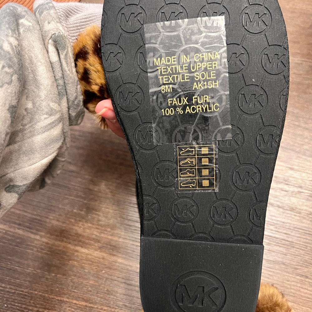 New! Michael Kors Leopard Faux Fur Slippers. Plastic is still on the logo.๐๐ผ - Picture 6 of 7